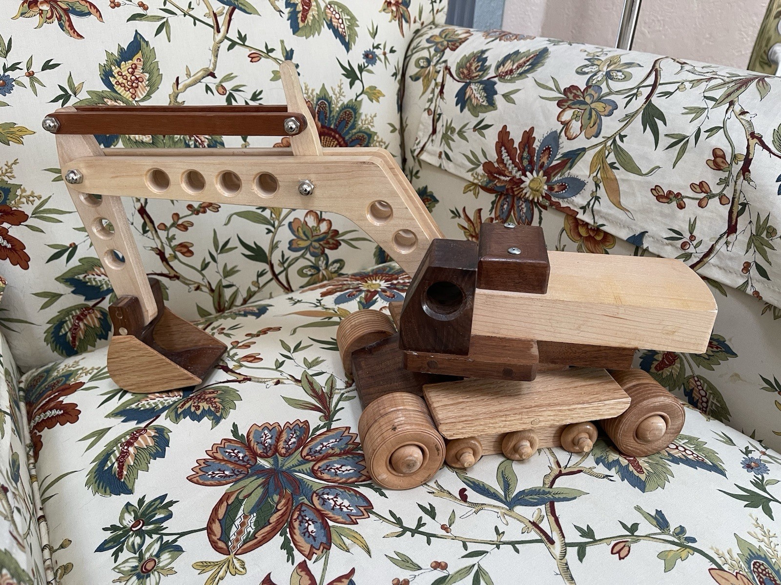 HAND CRAFTED WOOD EXCAVATOR MULTI-WOOD FULLY FUNCTIONAL LARGE SCALE TOY