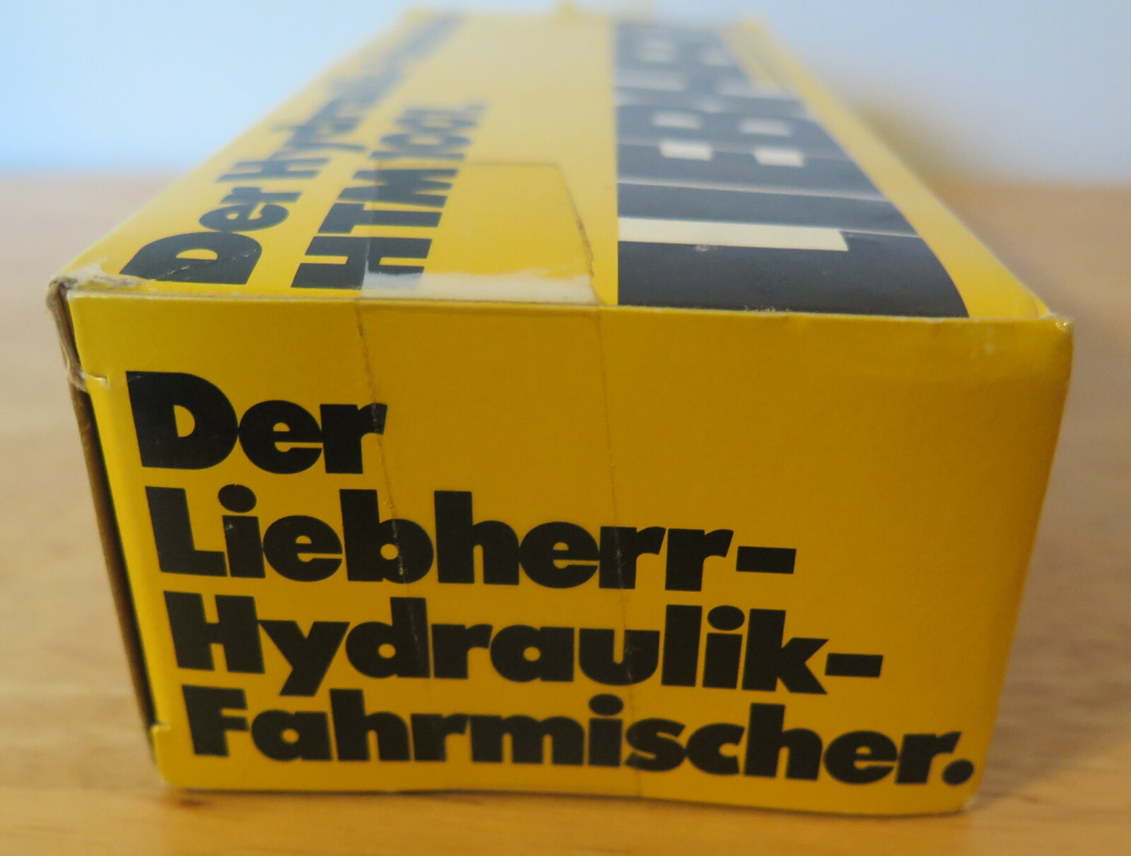 Der Liebherr Hydraulik Fahrmishcer HTM 1001 Diecast model Cement Mixer & box