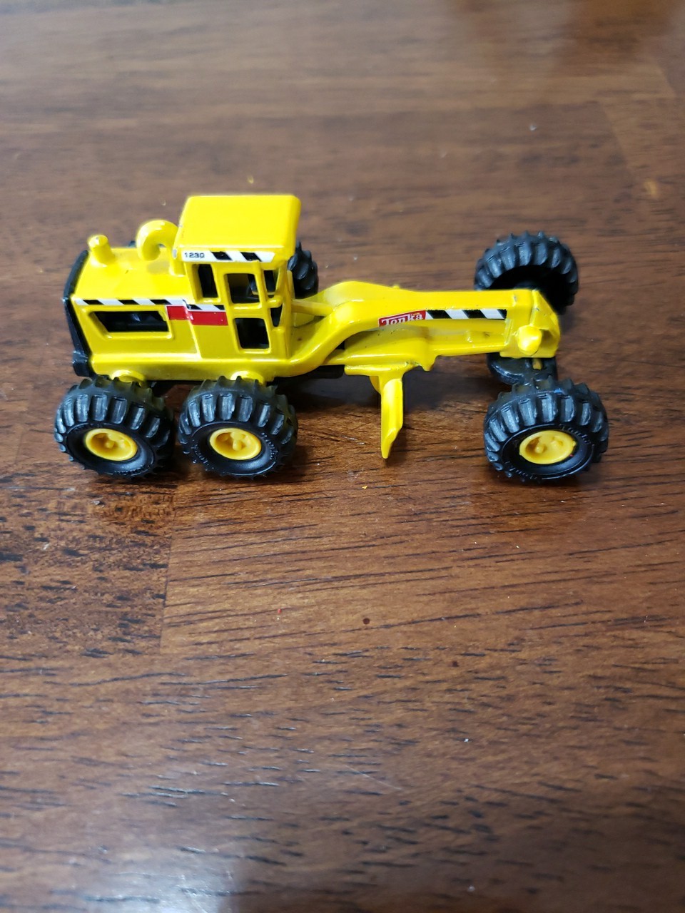 Maisto Tonka Hasbro 1998 Mini Road Grader Yellow Diecast 1:64 Toy – Cake Topper