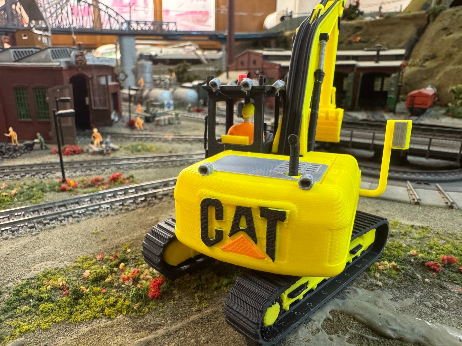 Large CAT Excavator 320D 1:48 in Multicolor 3D Print with rotating tracks