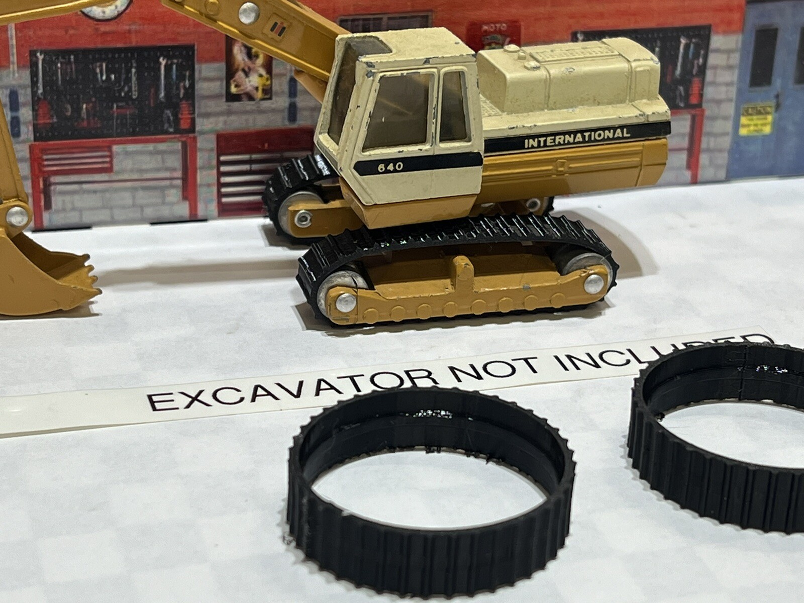 ERTL Diecast International 640 Excavator Equipment 1/64 (TRACKS ONLY)