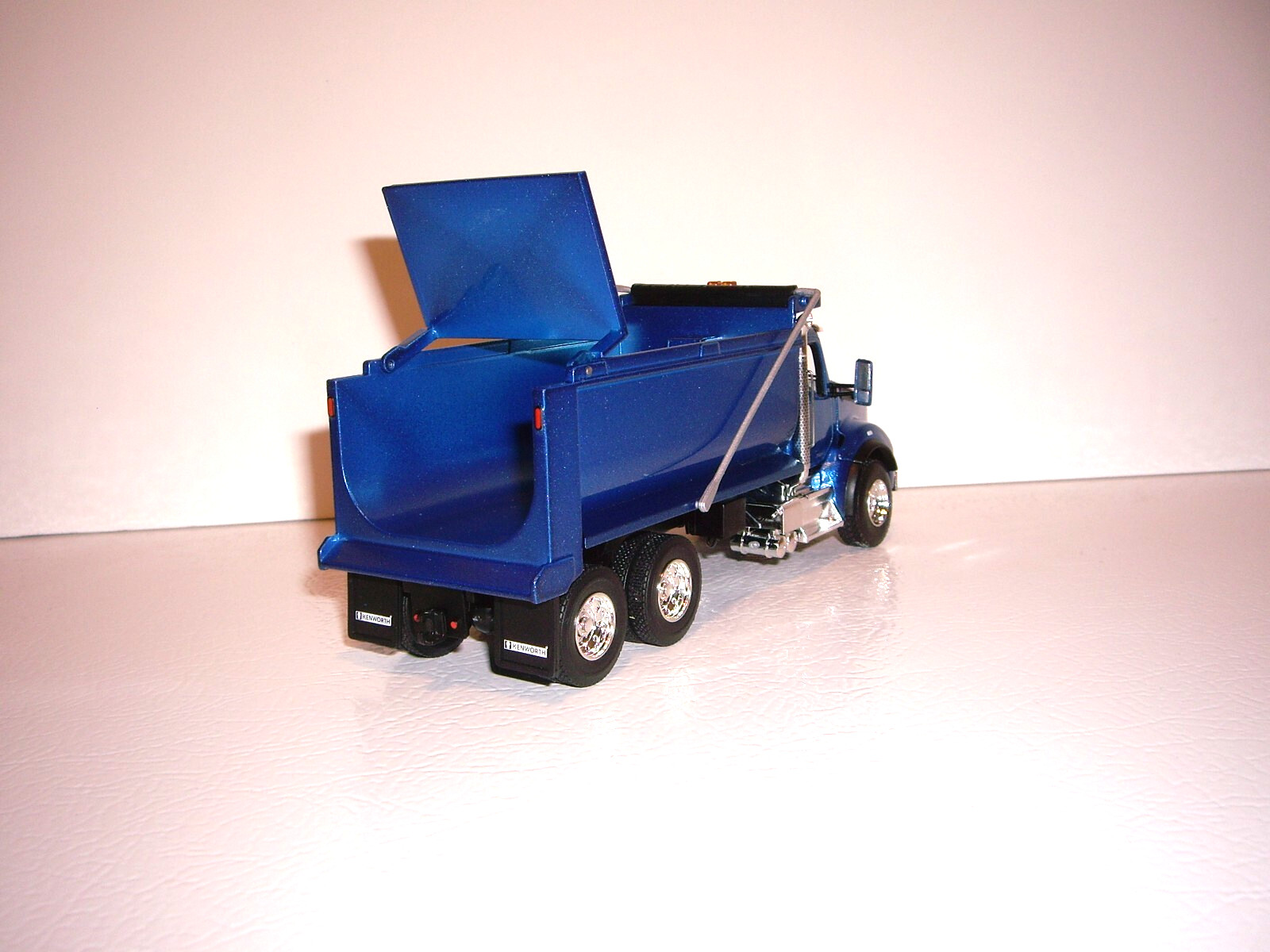FIRST GEAR 1/50 BLUE KENWORTH T880 DUMP TRUCK SAME SCALE AS DIECAST MASTERS