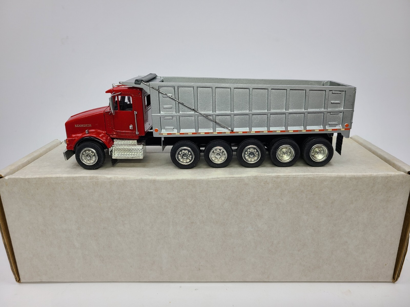 Kenworth T800 12×4 Dump Truck – Red – ASAM Smith 1:48 Scale Model New