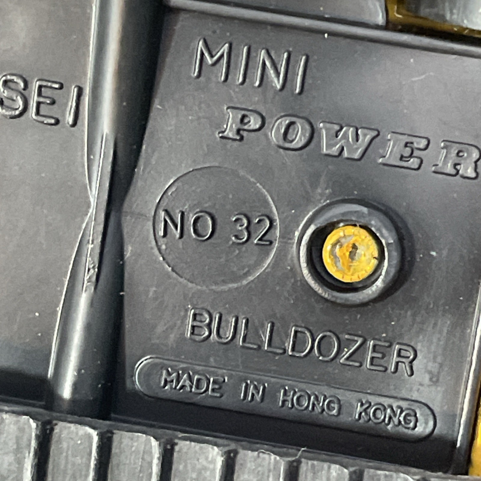 Caterpillar Cat D9G Dozer with Ripper – Shinsei 1:74 Scale No. 32