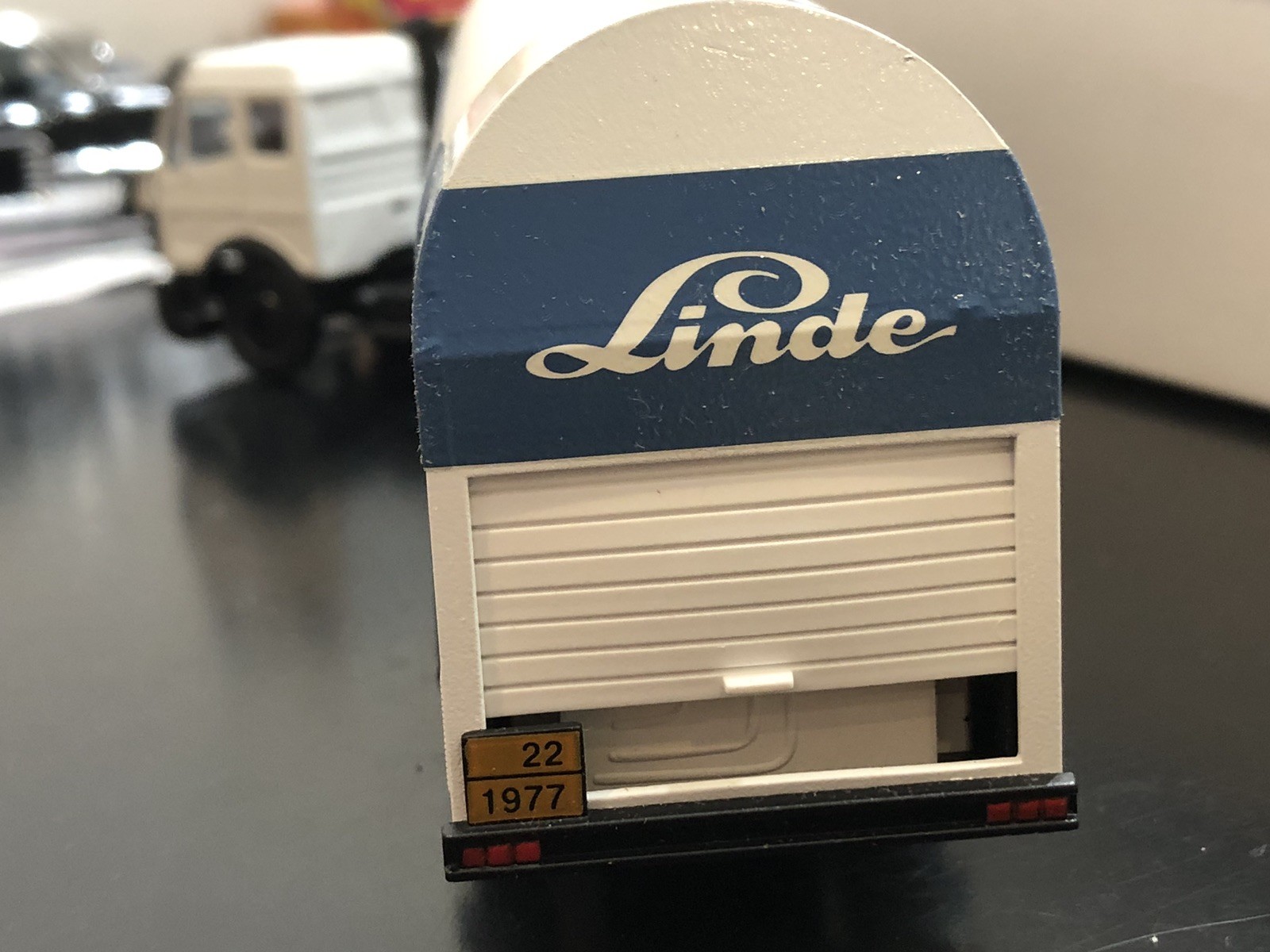 Conrad #3027 Mercedes-Benz Truck w/ Linde Gas Tanker Trailer 1:50 Diecast Boxed