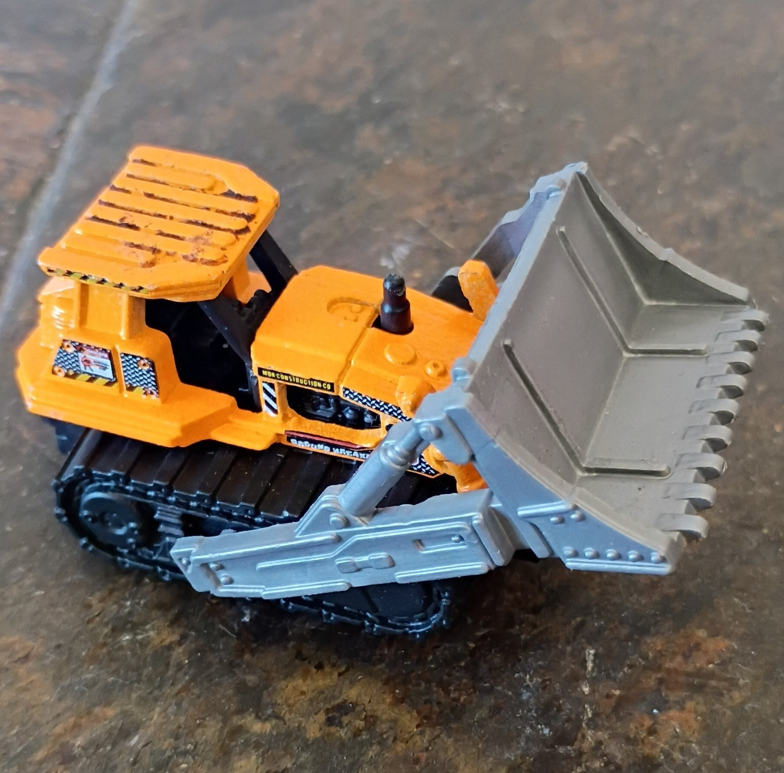 Matchbox Groundbreaker XL Dozer 1:64 Diecast, Orange/Gray/Black 2013 MB 941