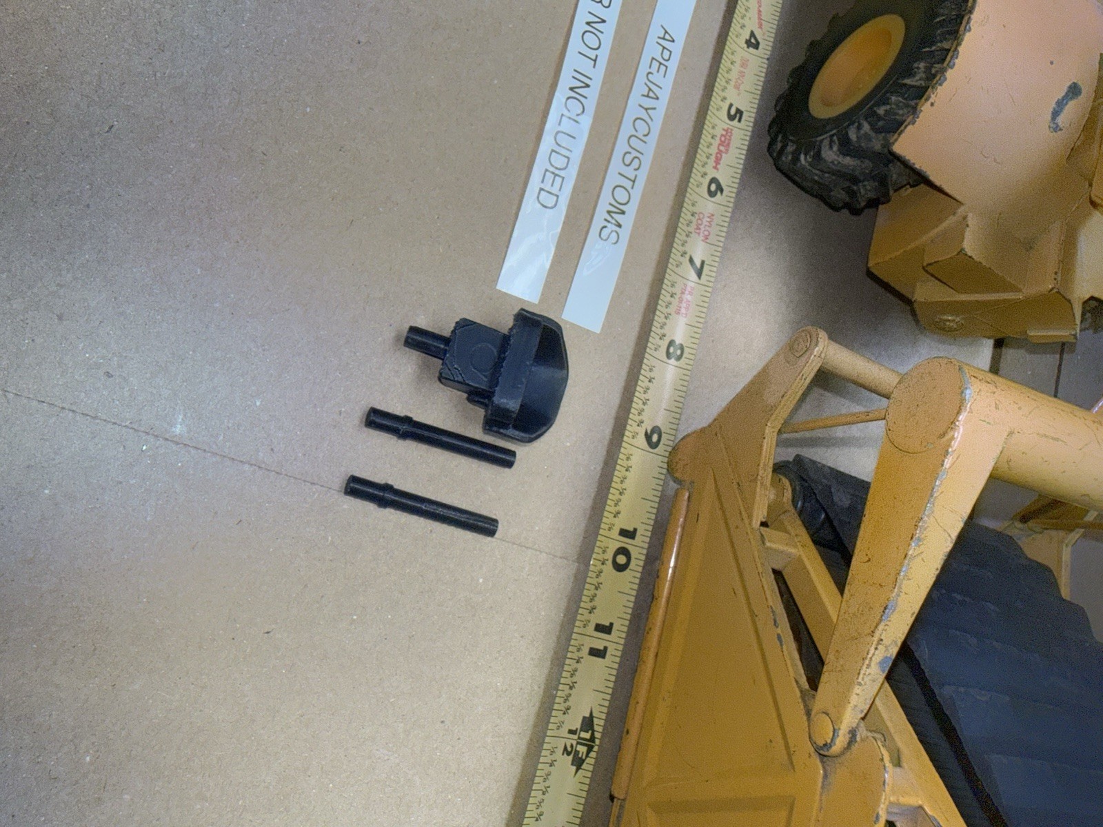 1 NEW SEAT and 2 EXAUST, for ERTL 18″ JOHN DEERE ELEVATING SCRAPER 1/16TH SCALE