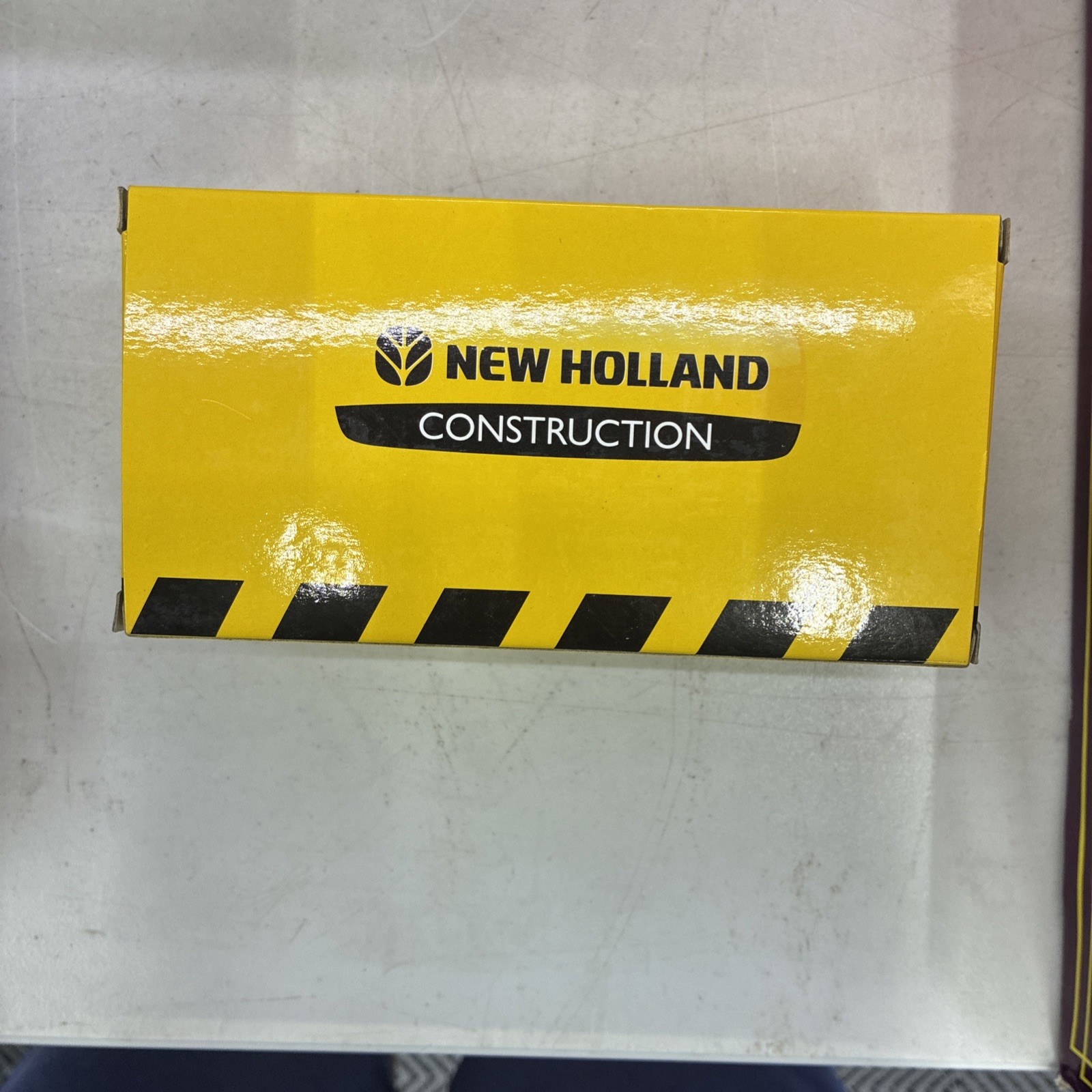 Die Cast Earth Mover “New Holland W270B Rubber Loader” 1/87