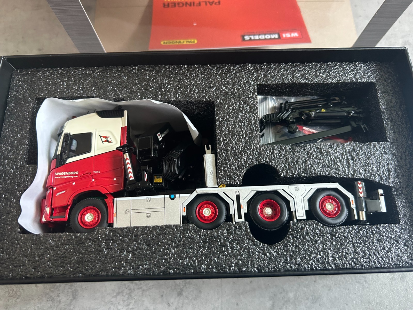 WSI 1:50 Wagenborg Volvo FH5 8×2 + Palfinger