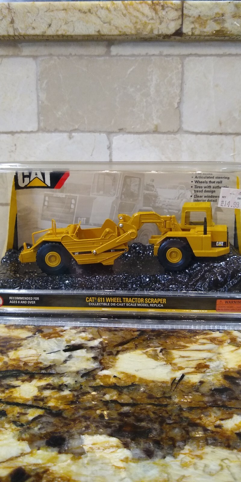 NEW IN BOX CAT 611 YELLOW WHEEL TRACTOR SCRAPER