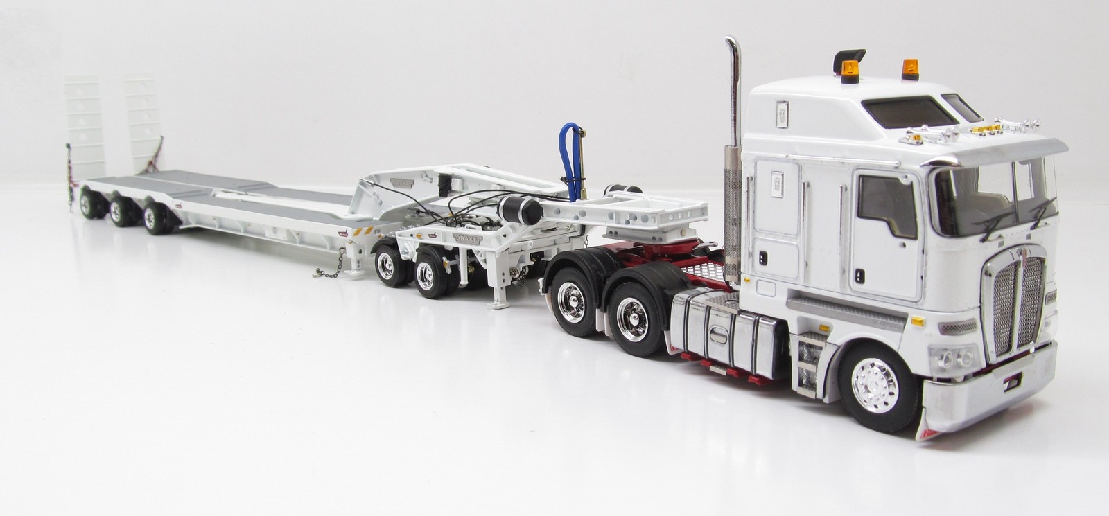 Kenworth K200 w/ Drake Trailer – “WHITE” – 1/50 – TWH #113-T09012A