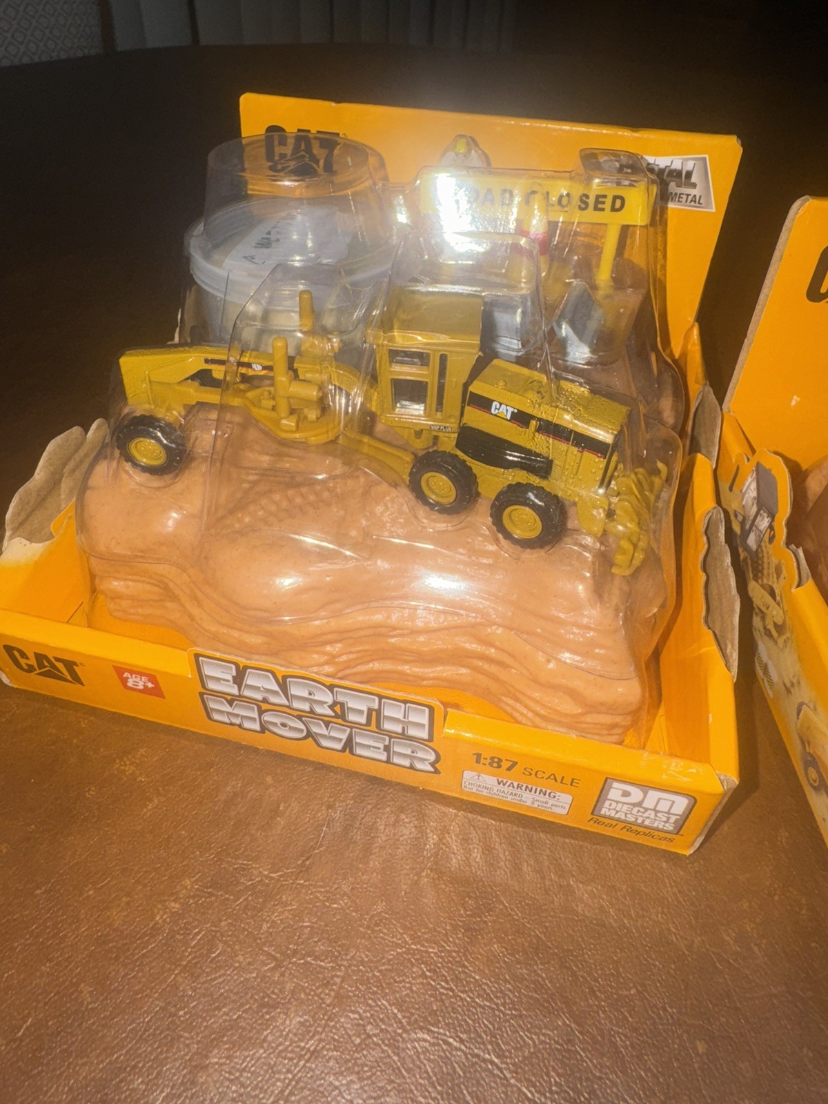 (4) Diecast Masters Caterpillar Earth Movers 1:87 construction replica toys NEW
