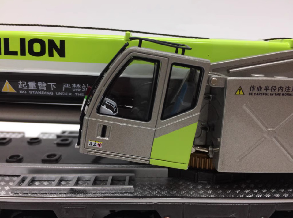 1:50 ZOOMLION QAY220 Crane Milan EXPO Construction Equipment Diecast Model
