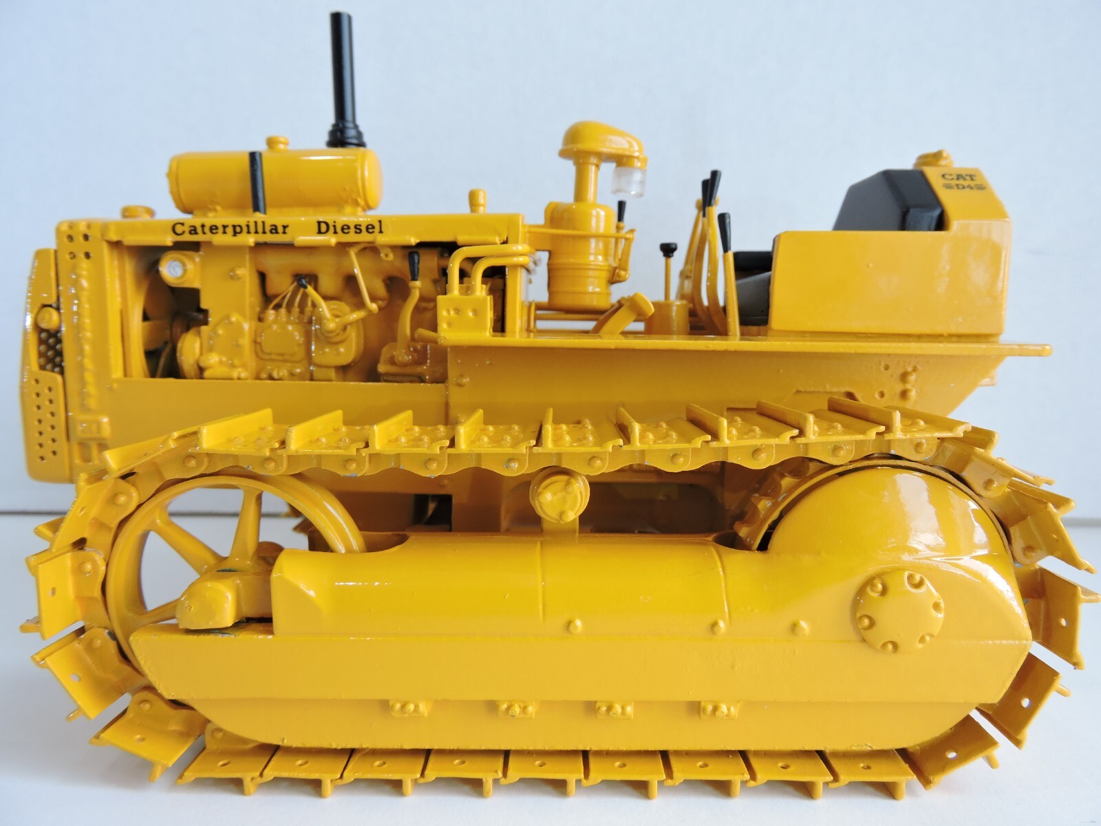 2000 VINTAGE CAT D4 Crawler & No. 40 Scraper 1/16th Scale Riecke NEW IN ORIG BOX