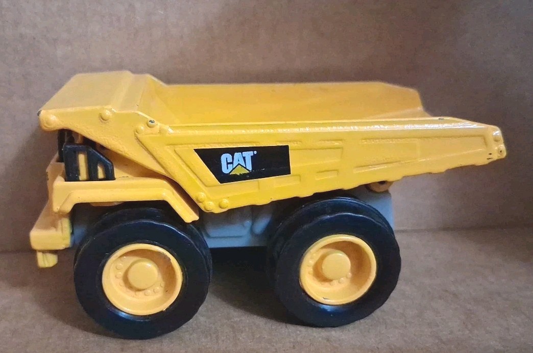CATERPILLAR CAT 1:55 Scale Diecast Yellow Dump Truck Funrise Toys 2019 #82255