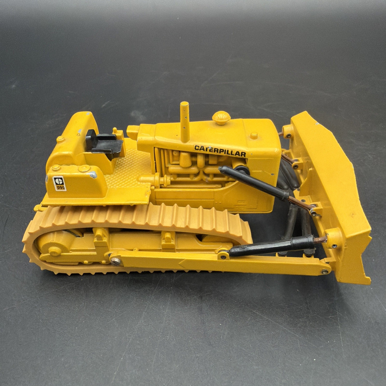 1970s GESCHA W.Germany CATERPILLAR 1:50 Scale Toy D9G BULLDOZER