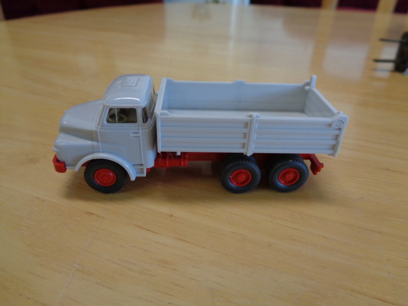 VINTAGE WIKING MAN DIESEL DUMP TRUCK 3″ NICE!