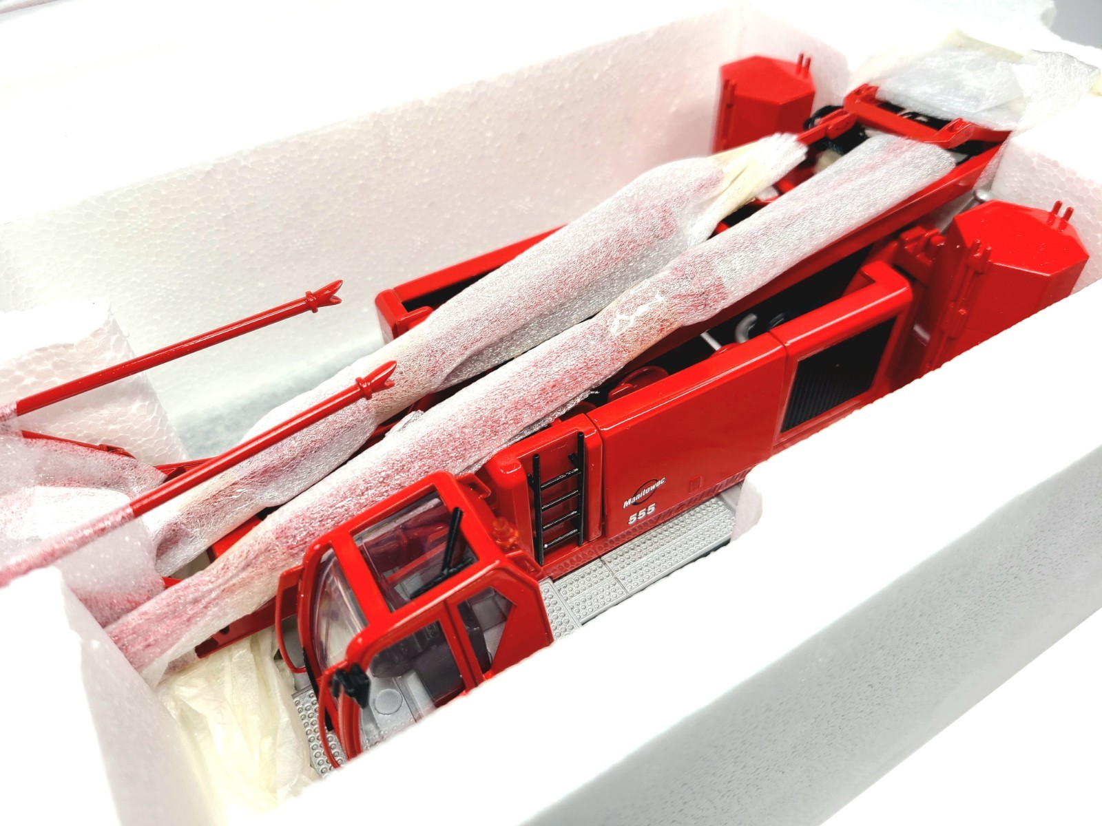 Manitowoc 555 Crawler Crane – Red – CCM 1:50 Scale Diecast Model New