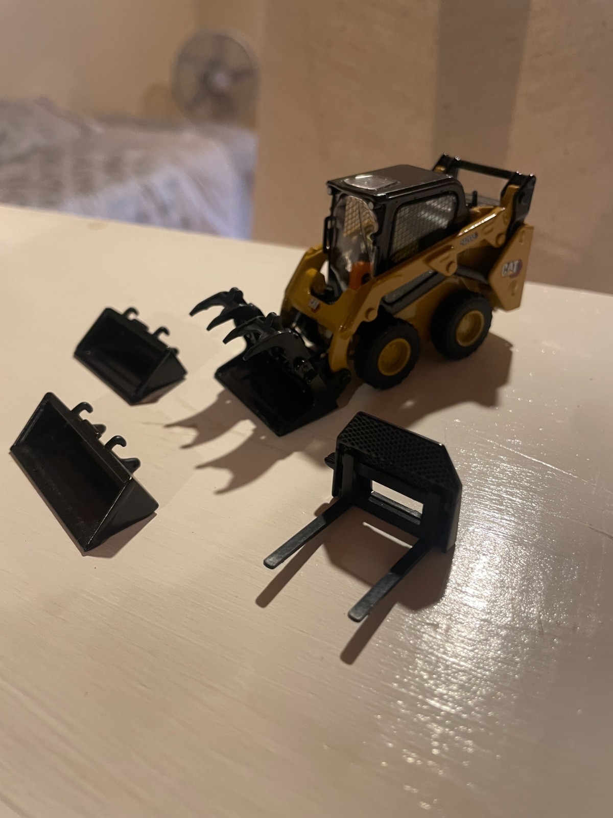 Diecast Masters 1/50 CAT 242D3 Skid Steer Loader w/ accessories 85676