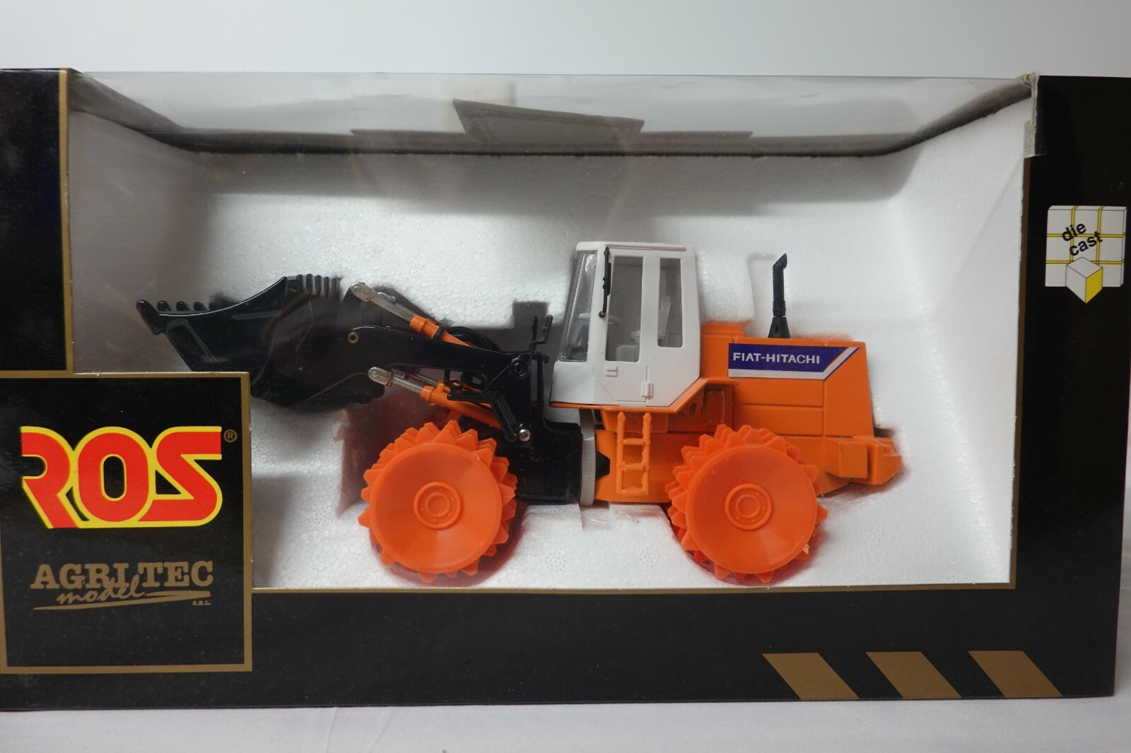 ROS 000612 FIAT-HITACHI LOADER 1:32 SCALE N.I.B.
