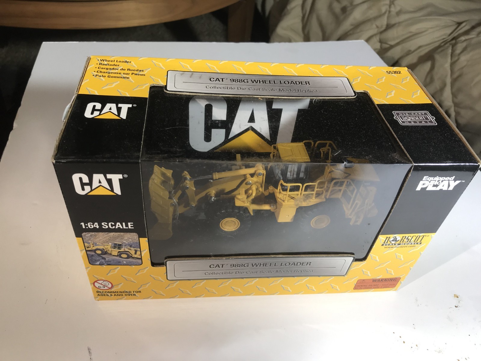 CAT 988G Wheel Loader Diecast 55302 NIB 1:64 2005