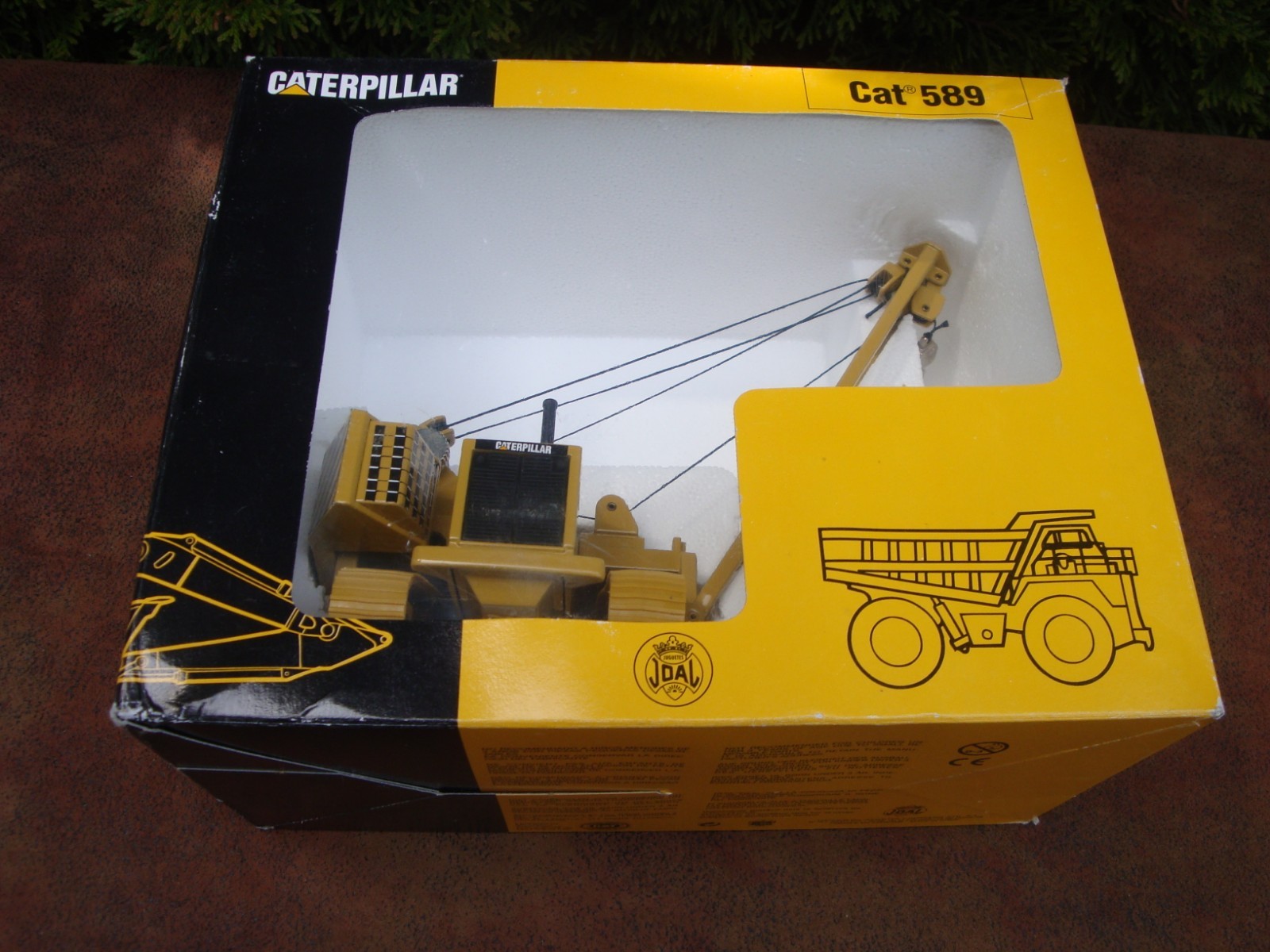 Caterpillar Cat 589 Die Cast Pipelayer Sideboom- 1:50 scale by Joal