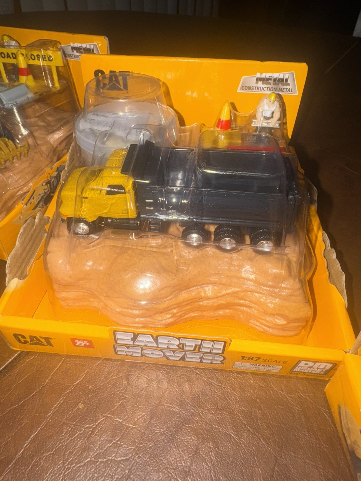 (4) Diecast Masters Caterpillar Earth Movers 1:87 construction replica toys NEW