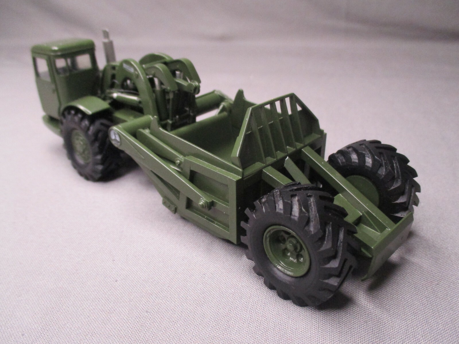 Dan Models Romania – Euclid S-7 Motor Scraper Military – 1:50 Scale – Resin
