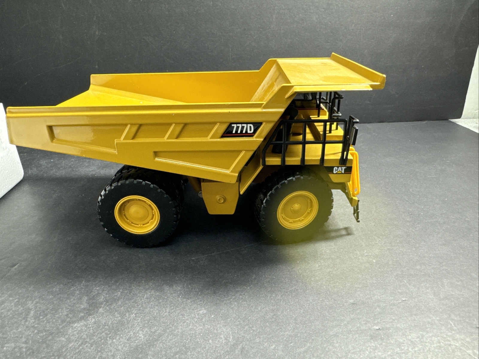 CAT CATERPILLAR 777D OFF-HIGHWAY TRUCK 1:50 SCALE MODEL – NORSCOT 55104 T121