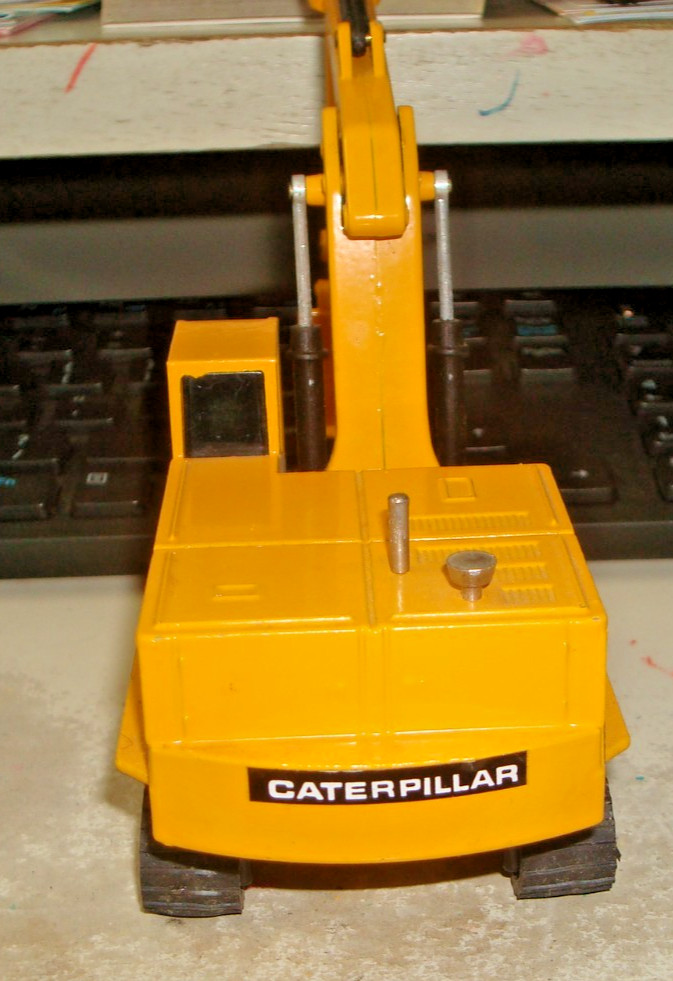 JOAL. CAT 225 EXCAVATOR. 1/70 SCALE.