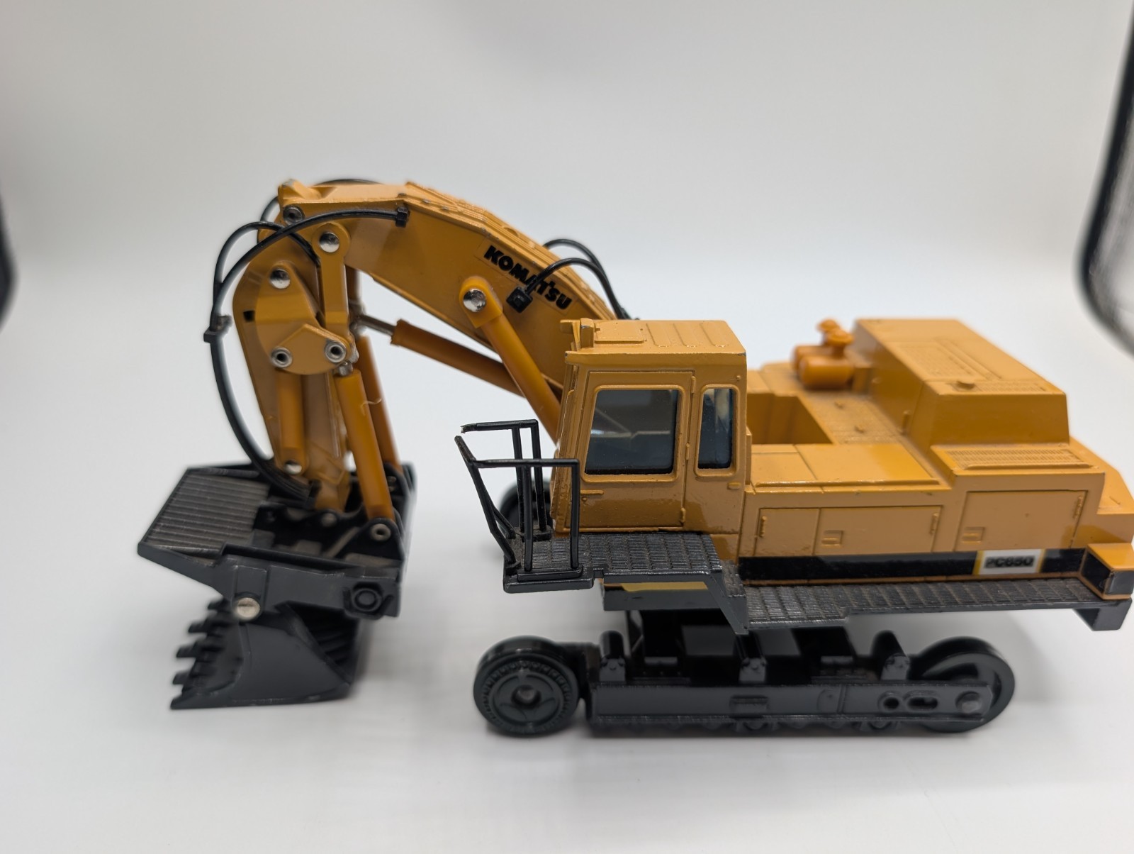 SHINSEI 614 Komatsu PC650 Loading Shovel Die-Cast 1:50 Scale With Original Box