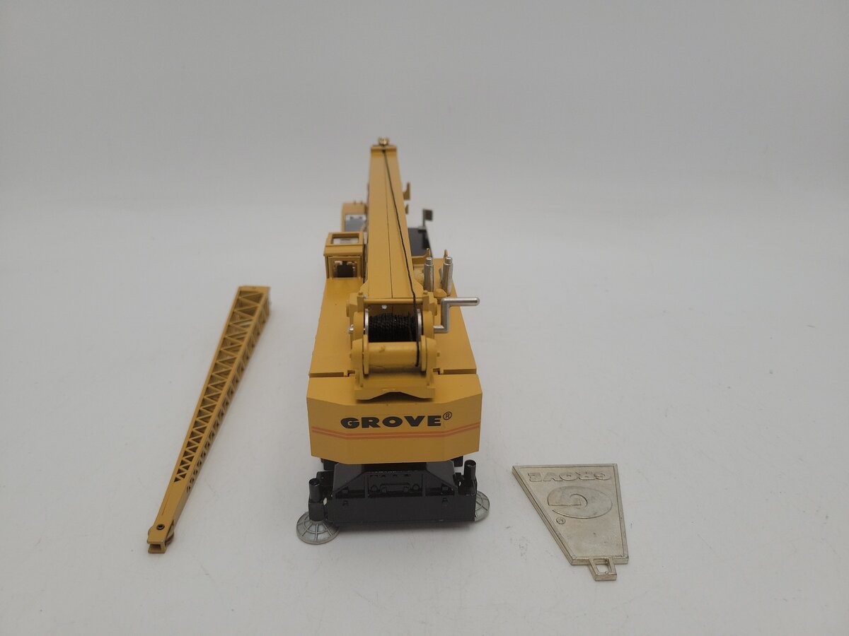 NZG 152 1:55 Scale Yellow Model TM 1500 Die-Cast Extendable Boom Crane W/Emblem