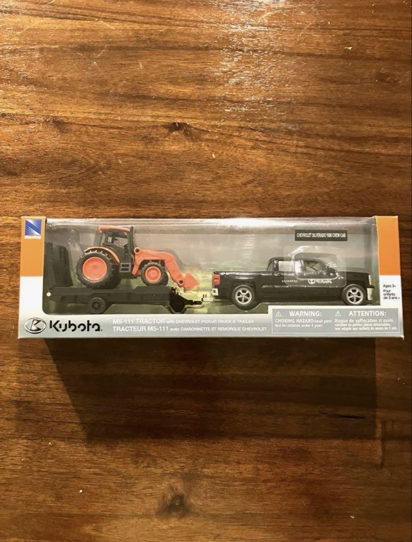 Kubota M5-111 Tractor Miniature Model with Truck Diecast Collectible Toy