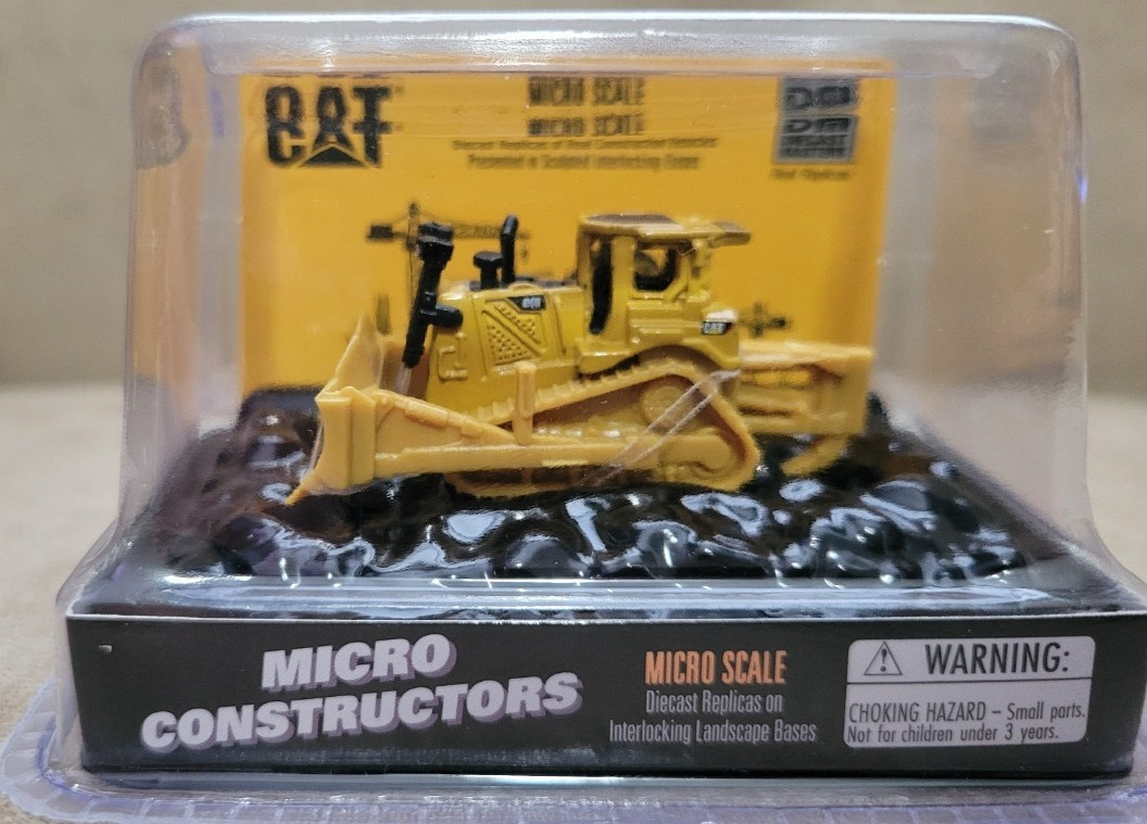 Caterpillar CAT ~ Micro Construction ~ Micro D8T Track Tractor ~ Diecast