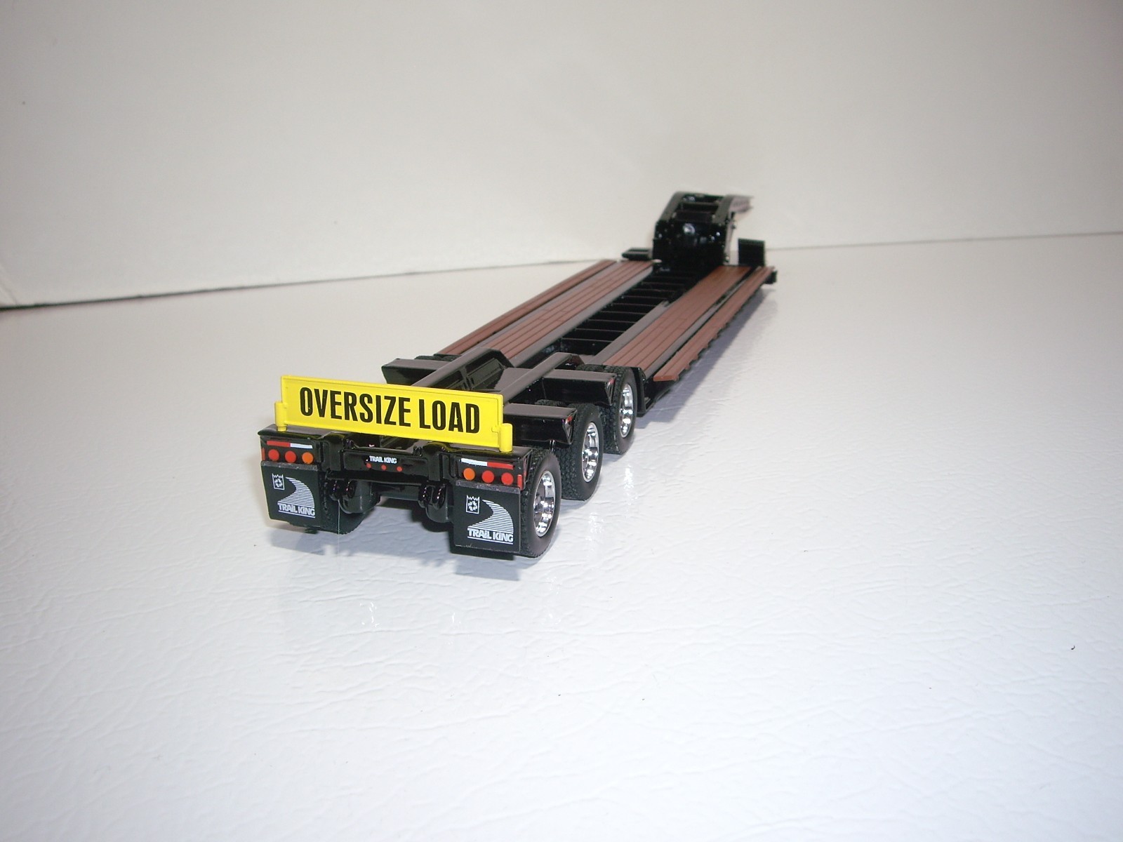 DIECAST MASTERS 1/50 RED TRI-AXLE KW T880 DAYCAB&TRI-AXLE LOWBOY W/T D11R DOZER