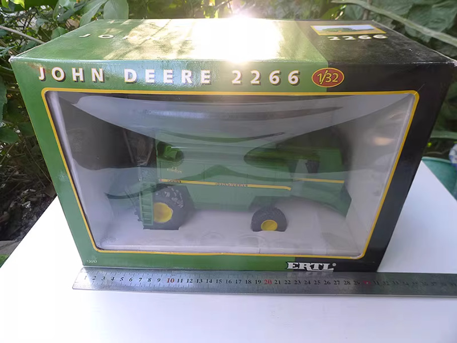 1:32 ERTL 31CM John Deere 2266 Combine Harvester Farm Machinery Diecast Model