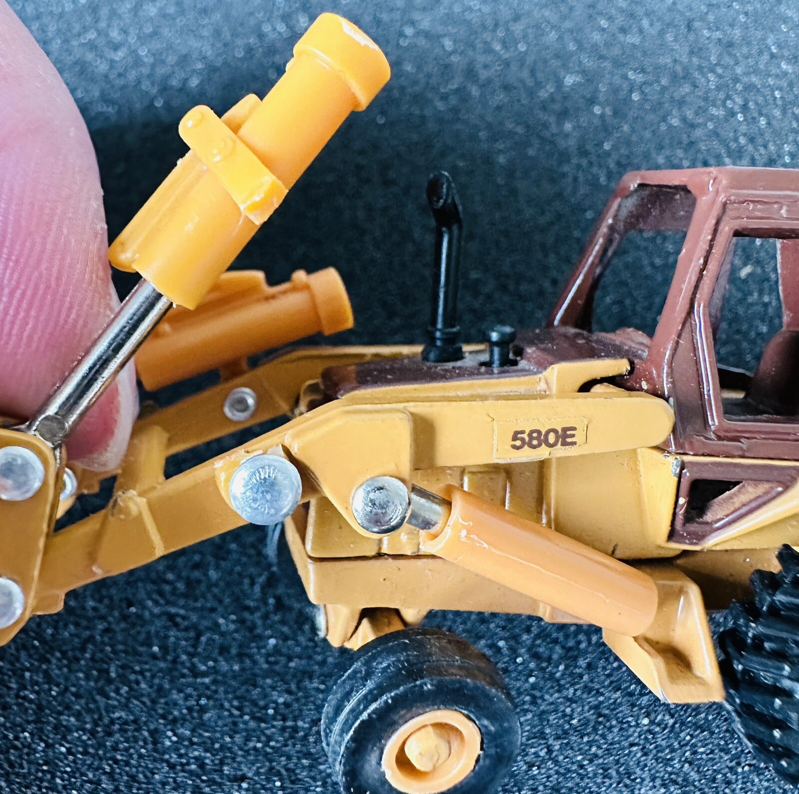 1/64 Ertl Case 580E Loader Backhoe Construction Toy Moving Parts Very Detailed