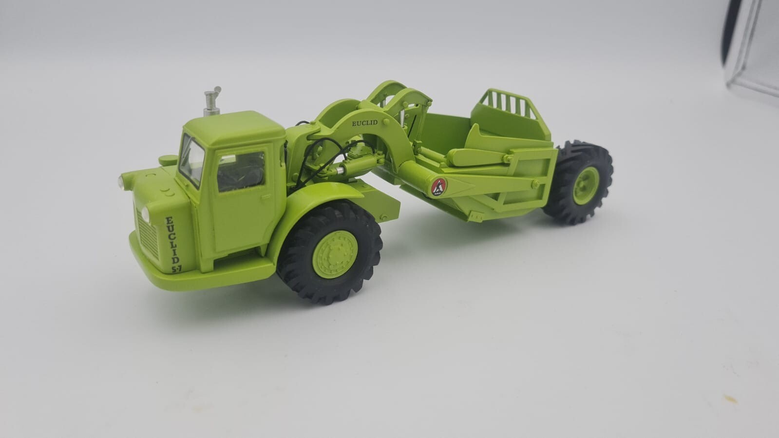 Resin 1/50 Euclid S7 Scraper with Cab – Ready Made by Dan Models