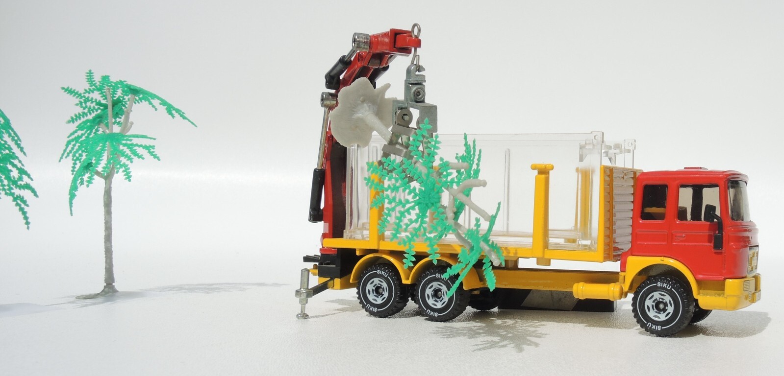 RARE 1/55 scale diecast SIKU mobile tree trimming MAN truck Very Cool!
