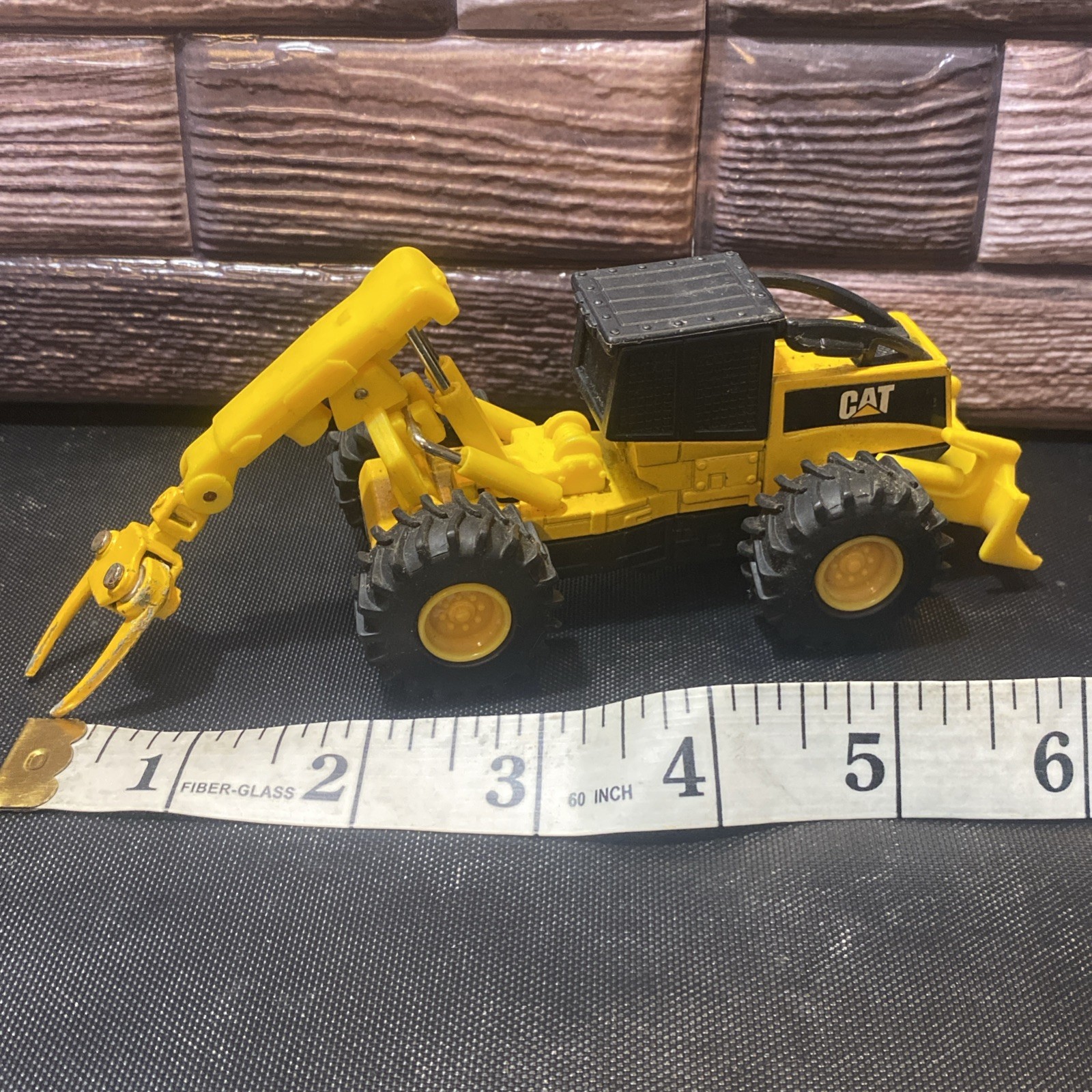 1999 Matchbox Caterpillar CAT Grapple Skidder Log Tree Cutter 6.5” Length