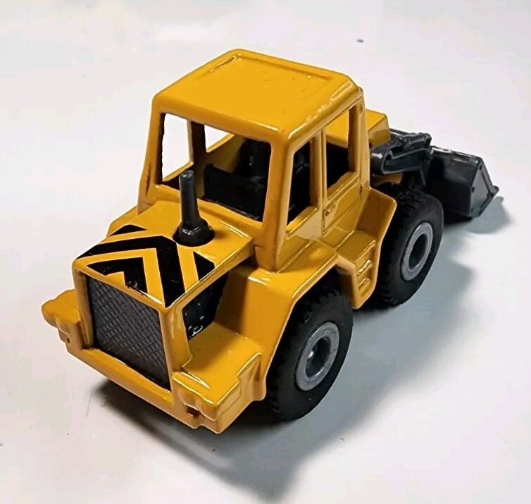 SIKU 802 Construction Front Loader Yellow/Gray HO Diecast/Plastic