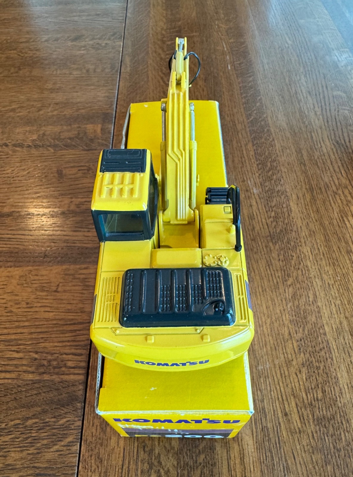 Galeo Komatsu PC200 Excavator 1:43 scale NIB