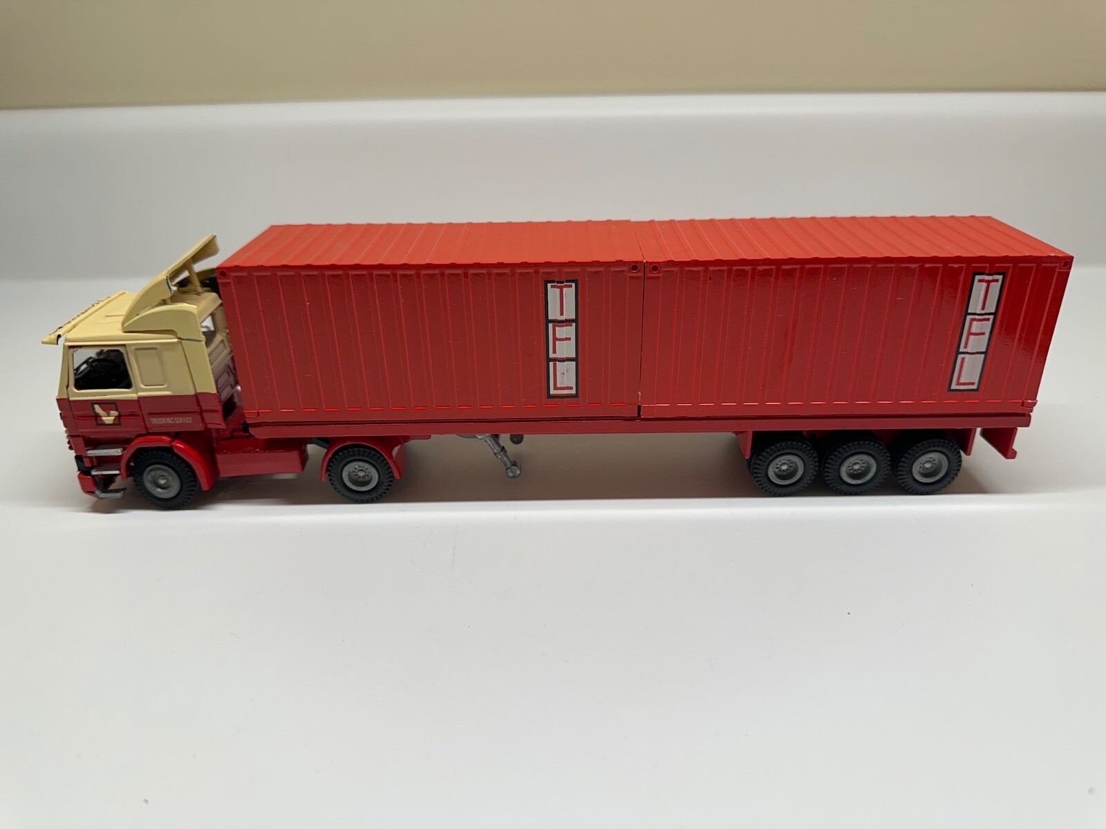 Tekno 1:50 Scania 142H w/ Frame Flatbed & Shipping Containers – TFL