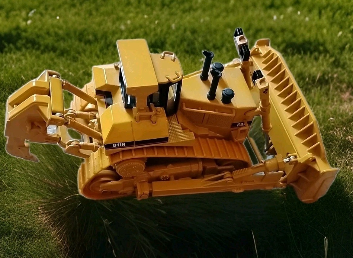 Rare & Original Designed Caterpillar D11T Bulldozer 1/50 Scale Norscot Group