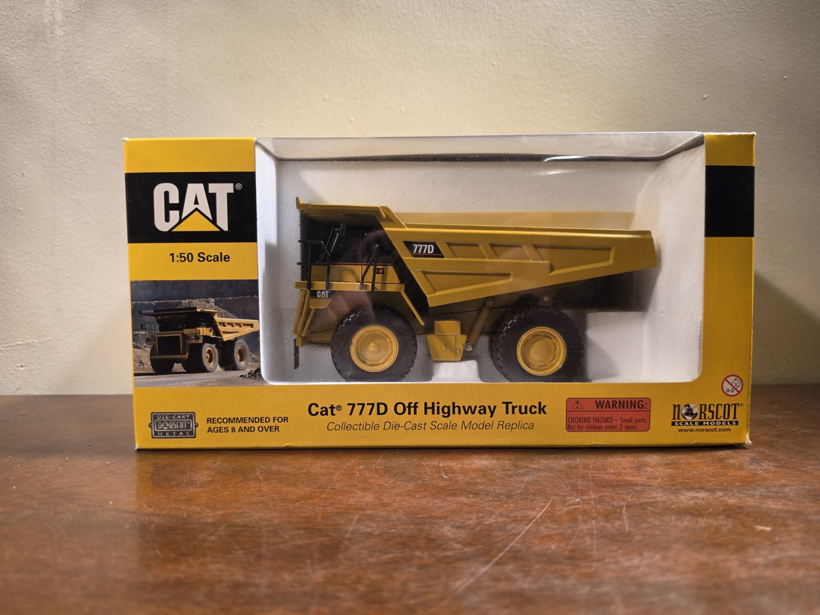 NEW Norscot 55104 1:50 Scale Diecast CAT 777D OFF HIGHWAY TRUCK 2005 Caterpillar