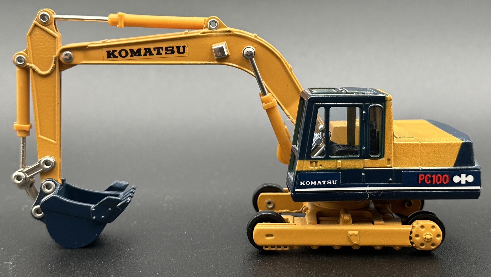 Komatsu PC100 Excavator Power Shovel Diecast 1:48 Scale Shinsei Japan 613