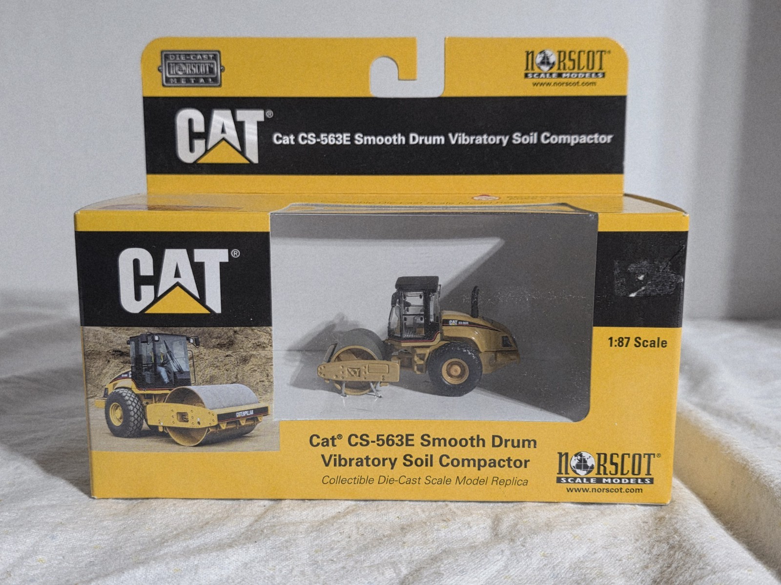 Norscot CAT CS-563E Smooth Drum Vibratory Soil Compactor 1:87 Diecast Metal
