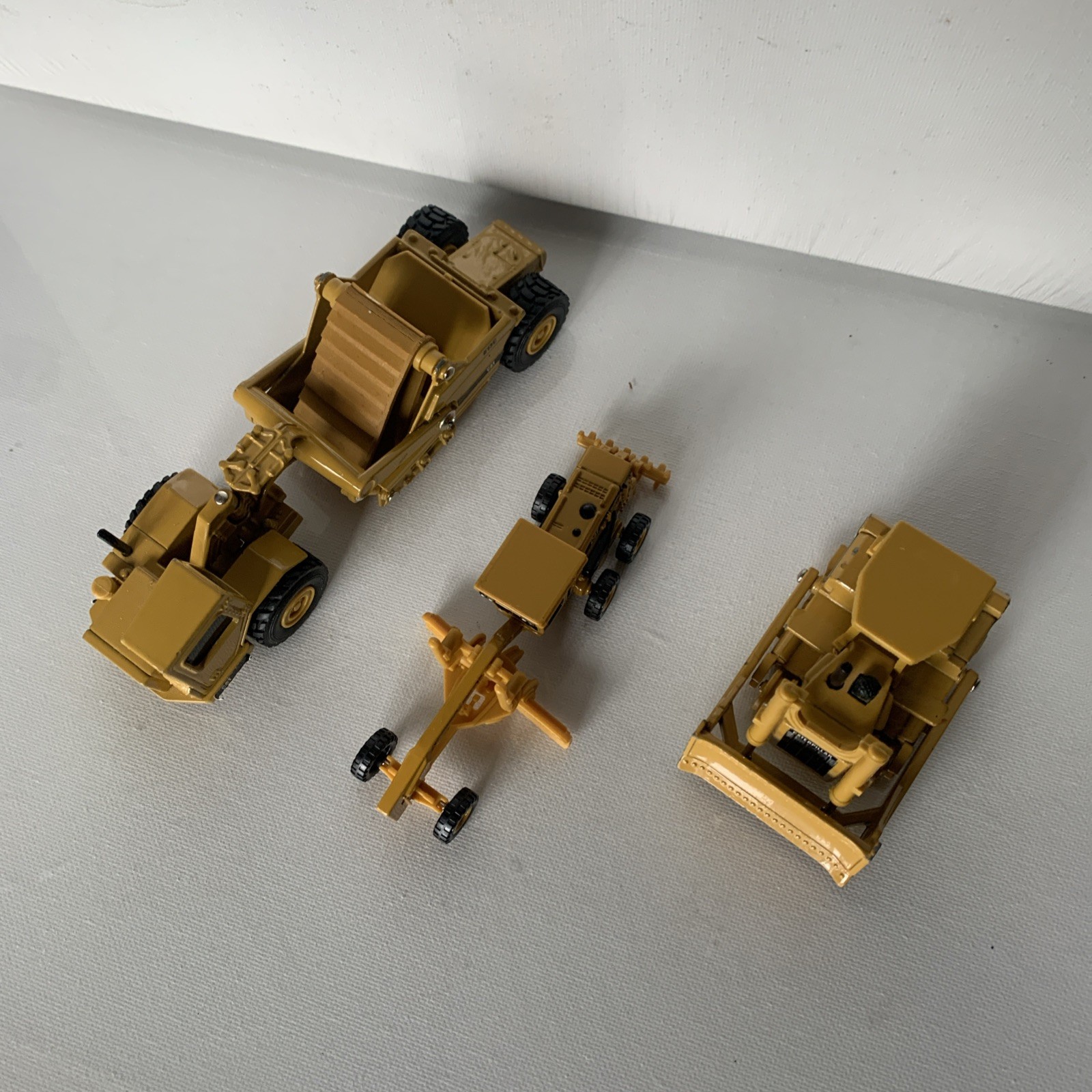 Ertl Norscot Road Construction Equipment (Rubber Tracks On Bulldozer Missing)