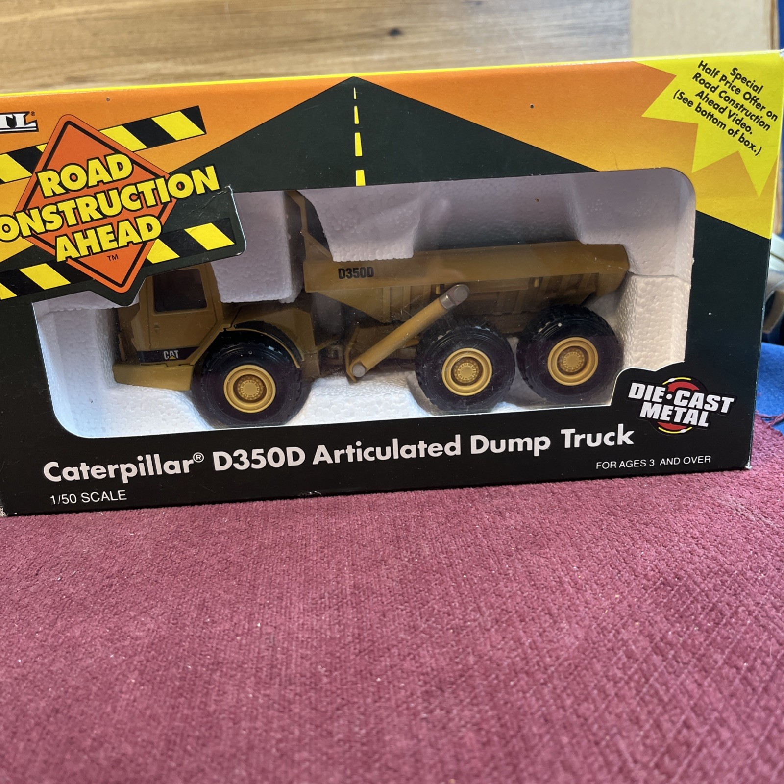 CATERPILLAR D350D ARTICULATED DUMP TRUCK 1990 1:50 ERTL W/ BOX