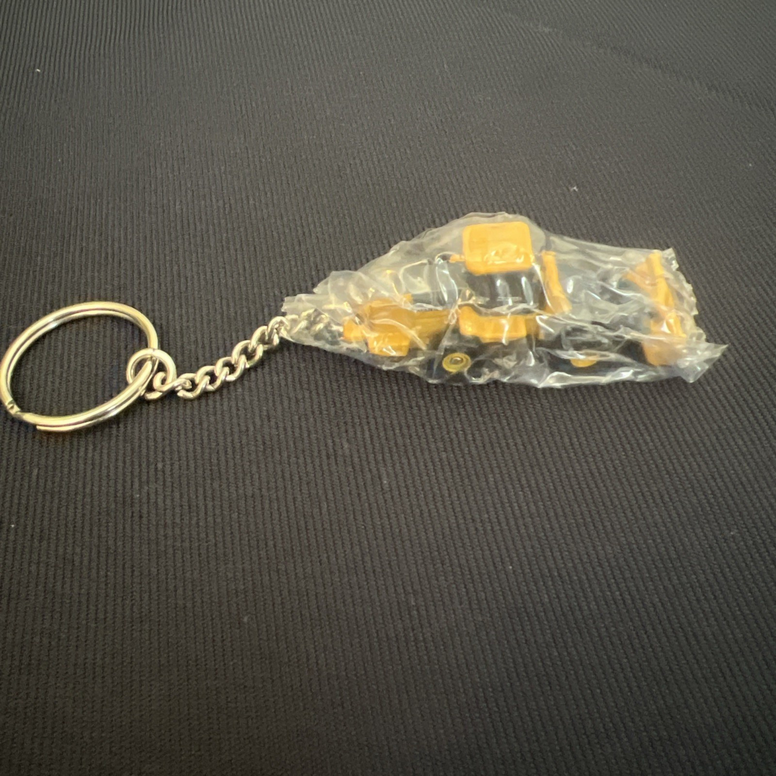 John Deere Ertl Tomy Construction Yellow Wheel Loader Keychain New In Pkg NWOT ￼